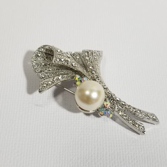 Bouquet brooch faux pearl rhinestone 2 1/4"X1 3/4" 1.1998 - Picture 7 of 9